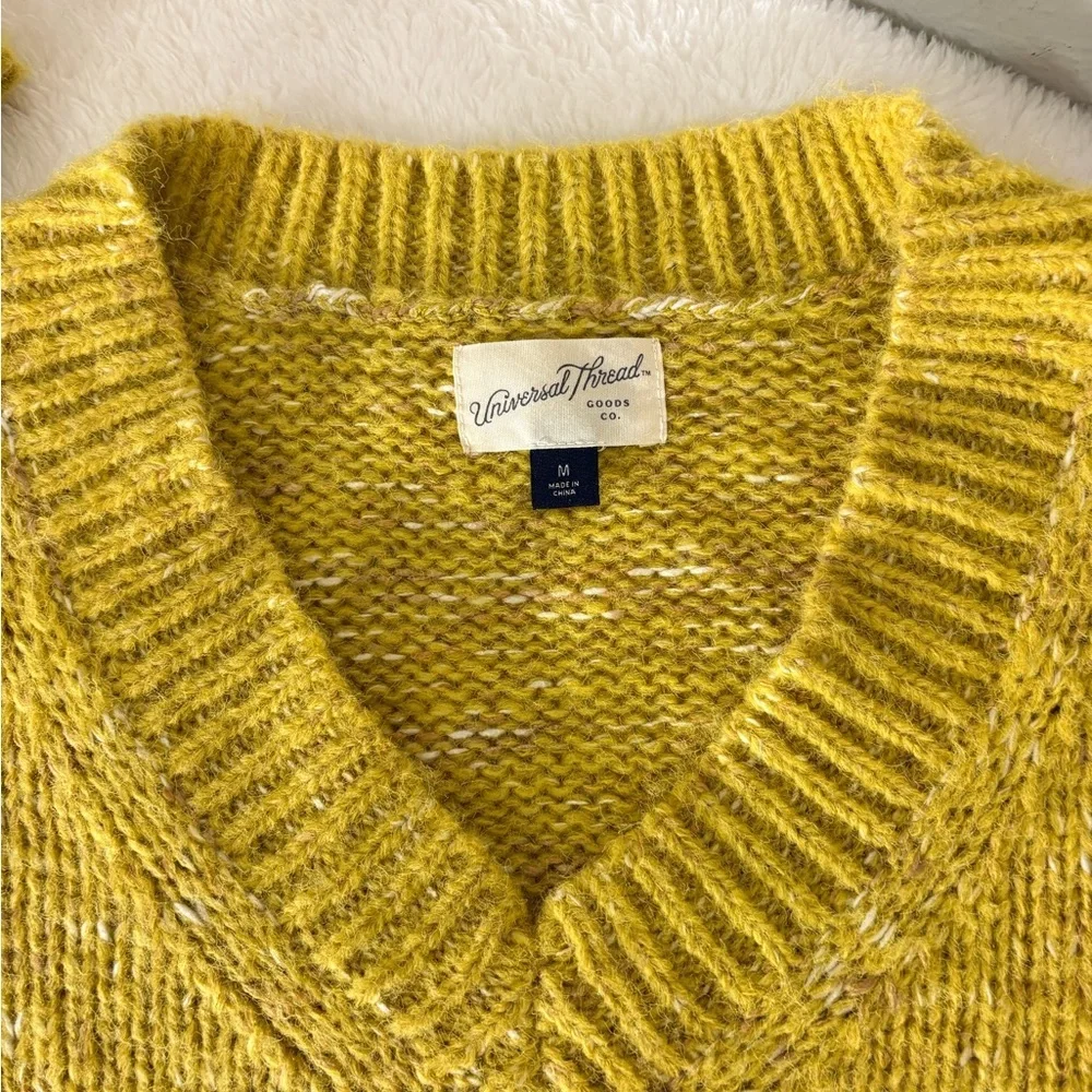 Universal Thread Women’s Oversized Knit fuzzy Sweater Size Medium Yellow V-Neck - Picture 2 of 9